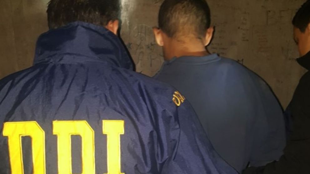 Este es el individuo que estaba prófugo por el asesinato a balazos de Lucas Ledesema Valva.