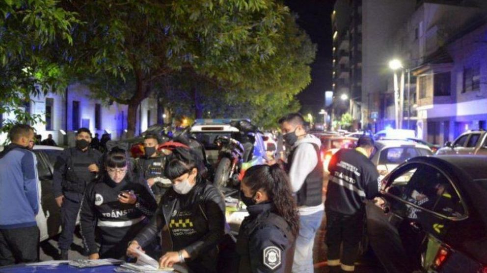 Se incautaron bebidas alcohólicas y el local fue clausurado (Gentileza de Infocielo).