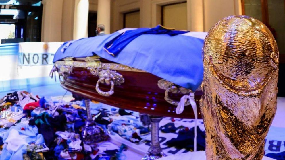La explicación de la funeraria tras la viralización de la foto del cuerpo de Maradona.