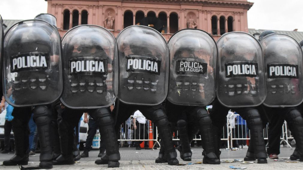 Una postal triste de lo que fue la jornada conmemorativa a Maradona en Casa Rosada (Crónica/Pablo Villán).