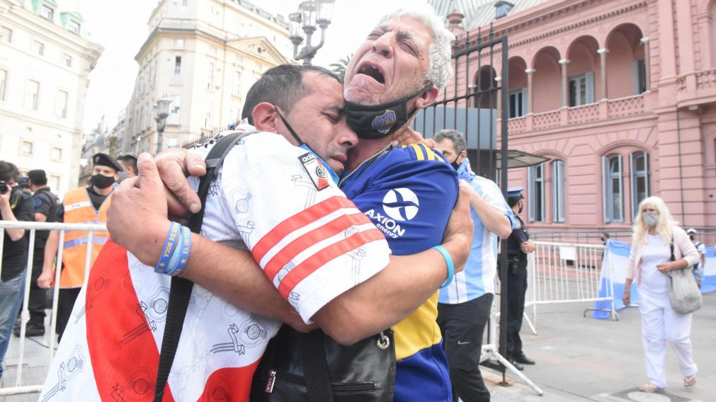 S�lo Diego Maradona pudo lograr una imagen tan poderosa (Pablo Vill�n/Cr�nica).