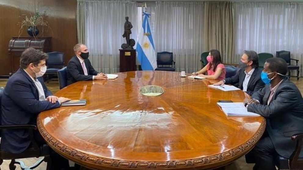 En paralelo a la llegada del equipo técnico, se anunció el freno al IFE y se achicó el ATP.