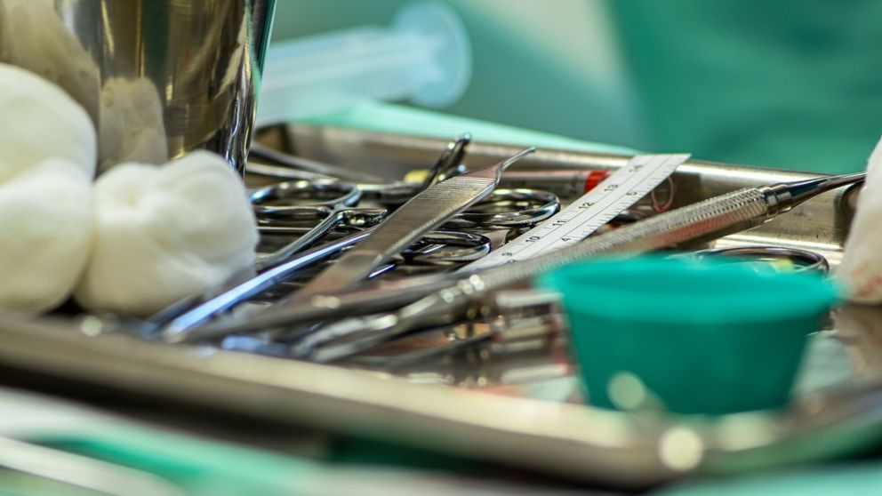 Debieron someterlo a una intervención quirurgica para sacarle la moneda (Imagen ilustrativa).