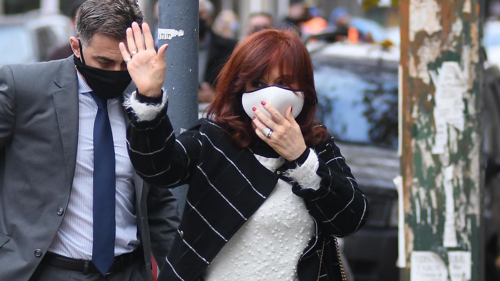 Cristina Kirchner fue sobreseída junto a más de 200 ex funcionarios y empresarios.