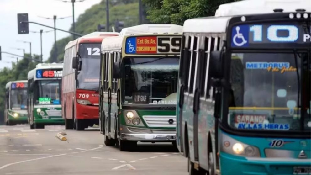 El viajar no es un placer: aumentan los colectivos, el subte y los peajes desde diciembre.