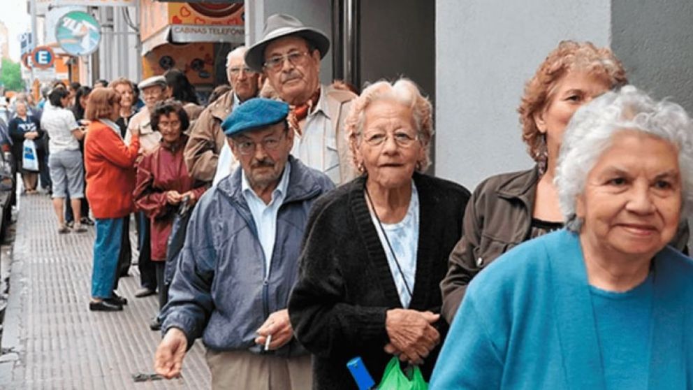Los jubilados cierran con buenas noticias el año aunque el haber sigue siendo muy bajo.