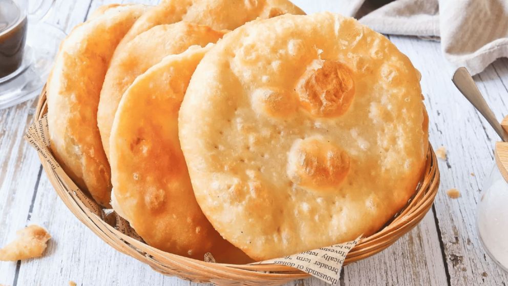 Variedad de tortas fritas para una tarde de lluvia y mates.