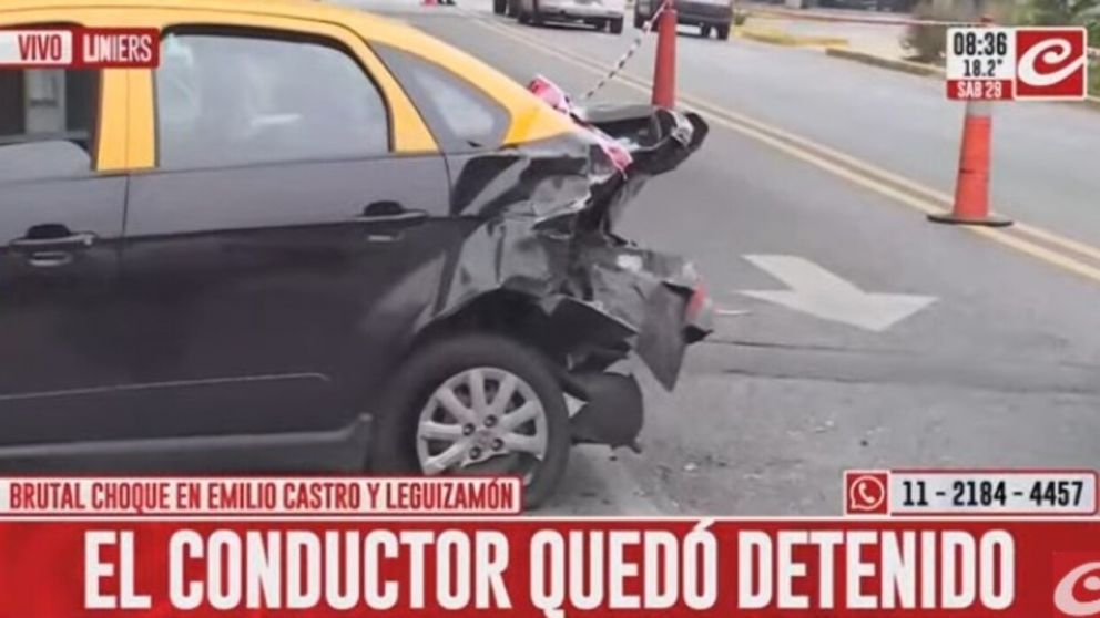 La parte trasera del taxi quedó destruída (Captura de TV).