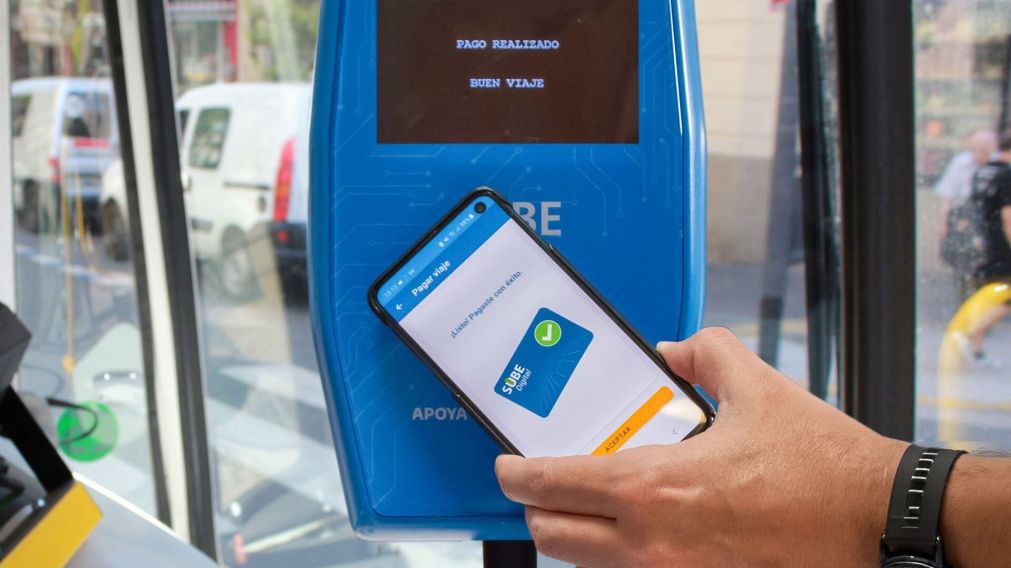 El aumento del precio del boleto se producirá en los servicios de colectivo que cruzan de CABA a Provincia.
