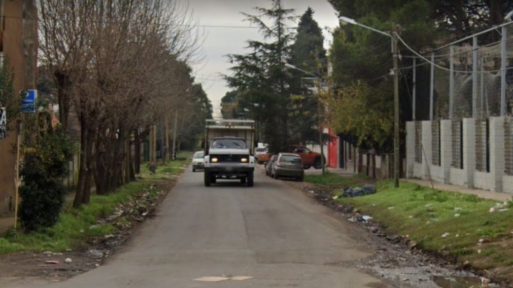 Acá, en este lugar de Hudson, fue asesinado a escobazos Mario Brau, de 36 años.