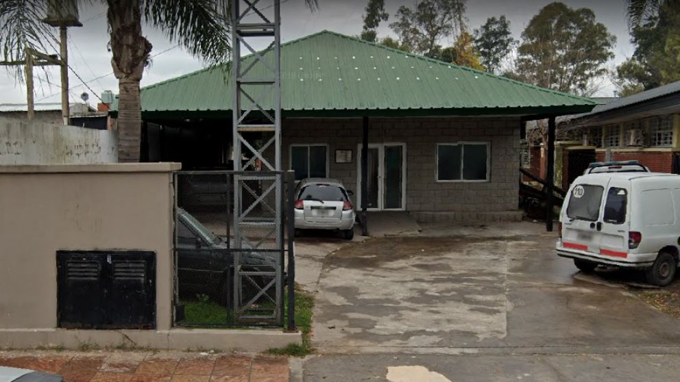 Integrantes de la subcomisaría de Baires-Bancalari tratan de localizar al autor del asesinato.