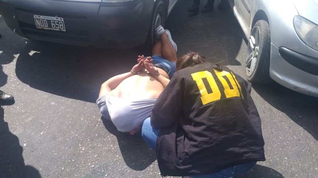 Este es uno de los delincuentes que fue detenido por los efectivos policiales tras la persecución.