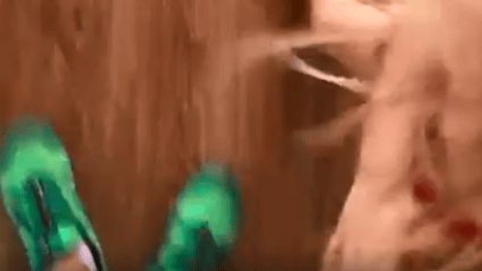 El momento en que la nena anuncia su descubrimiento a la madre.