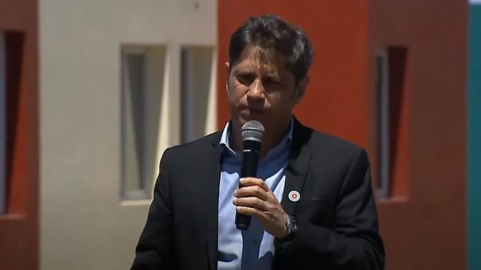 Axel Kicillof, gobernador de Buenos Aires, encabezó un acto de entrega de viviendas en Daireaux (Captura de pantalla).