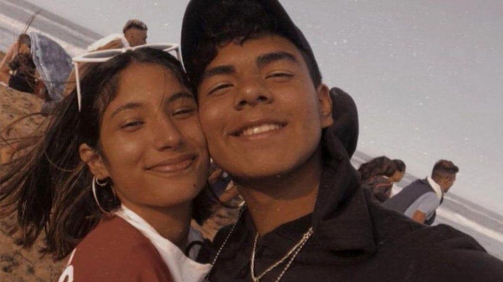 Fernando Báez Sosa junto a su novia.