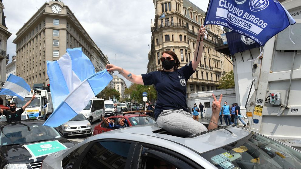 Como en el día de la lealtad peronista, la consigna será celebrar desde los vehículos y por redes.