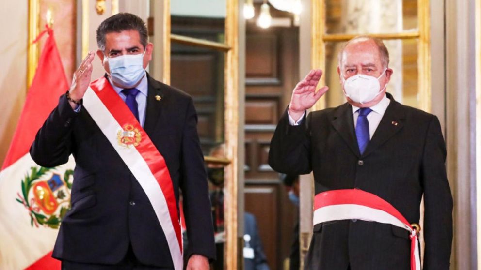 El expresidente de Perú Manuel Merino y el primer ministro, Ántero Flores-Aráoz, deberán responder ante la Justicia.
