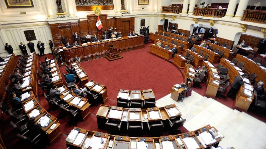 El Congreso de Per� acept� la renuncia de Merino pero a�n no define qui�n lo suceder�.