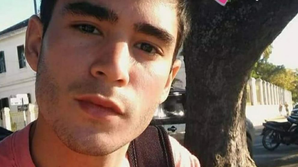 El cuerpo de Enzo Aguirre, de 23 a�os, fue hallado en un hotel alojamiento de Retiro. 