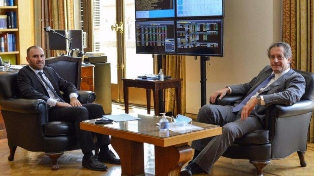 Martín Guzmán y Miguel Ángel Pesce en el despacho del ministro en Economía (Twitter).