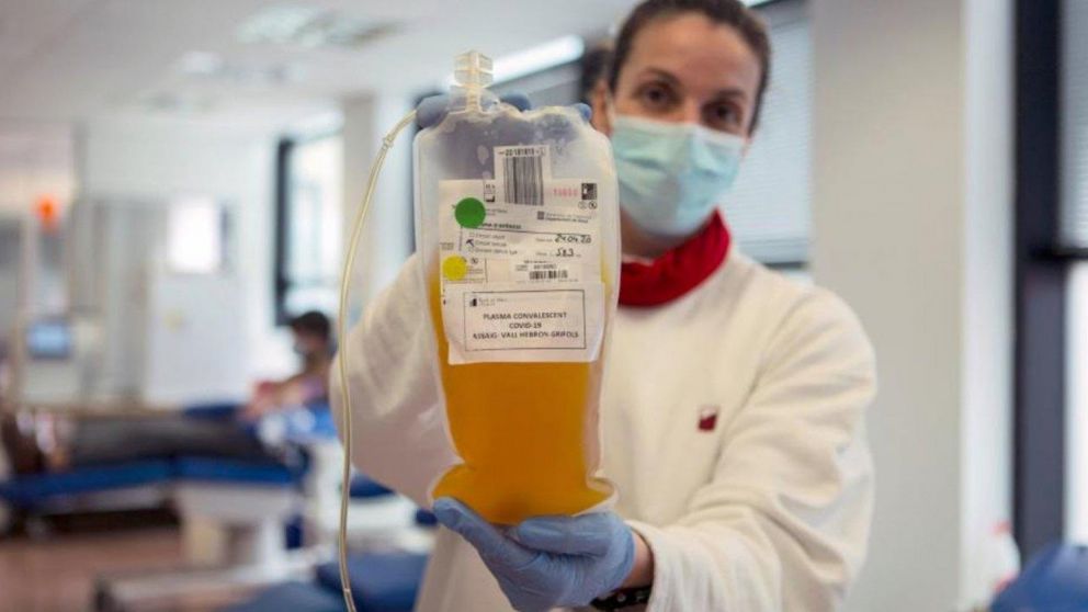 La administración de plasma disminuye en un 61% la posibilidad de que la enfermedad se agrave.