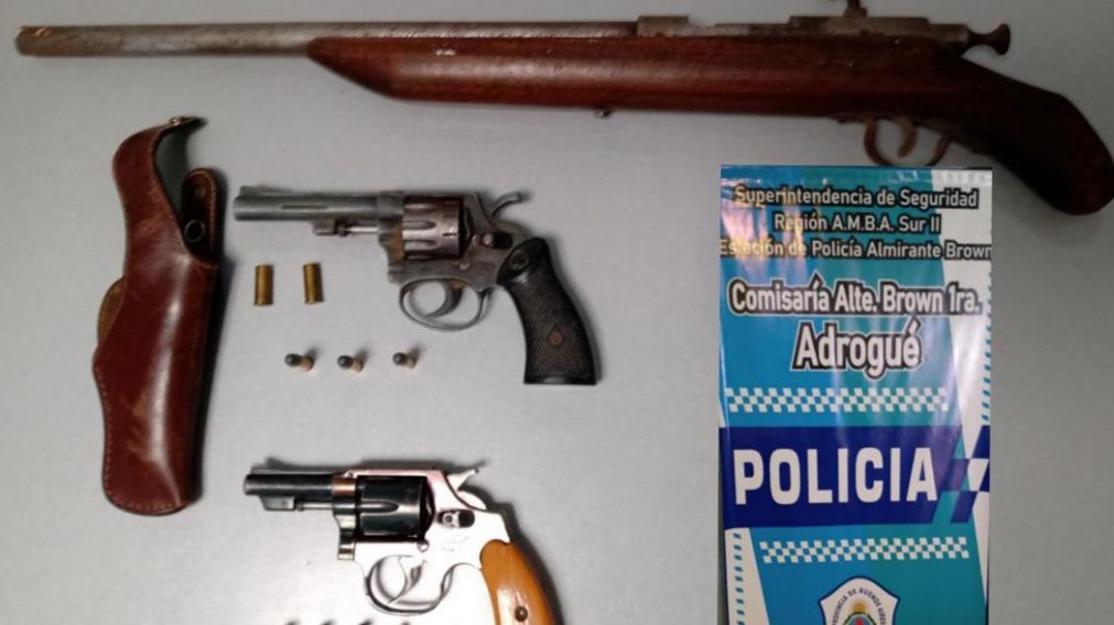Las armas que tenía en su poder a quien en Adrogué llaman la "Abuela pistolera".