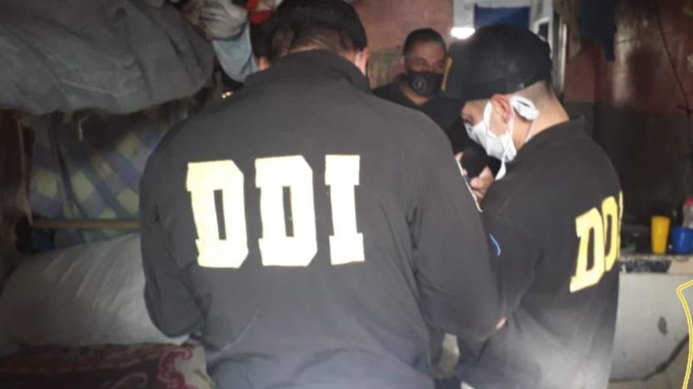 Los efectivos policiales tuvieron que realizar un allanamiento en la cárcel de Batán.
