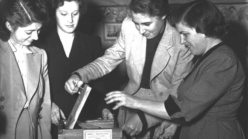 Primera votación con participación femenina.