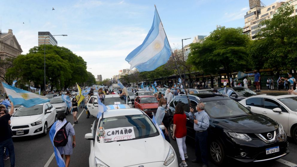 El centro porteño y una multitud de personas (Crónica/Hernán Nersesian).