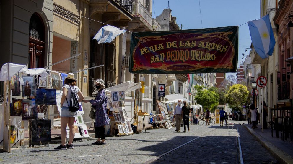 Postales de la apertura de la Feria San Pedro Telmo en su 50 aniversario. (Télam)