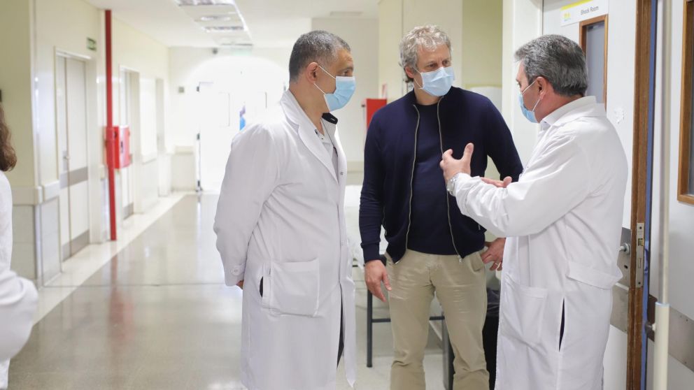 Felipe Miguel sigue las instancias de lo que ocurre en hospitales (Twitter).