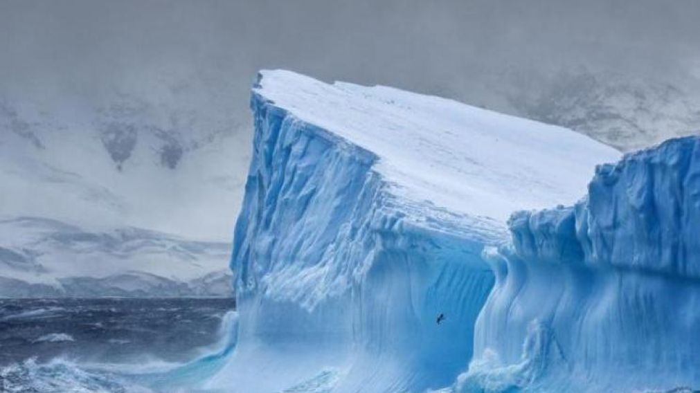 El mayor iceberg del mundo mide 160 kilómetros de largo y 48 de ancho.