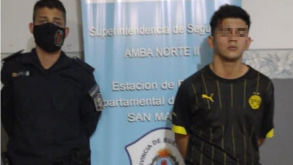 Este es el criminal, de 17 a�os, que fue apresado en Villa Lynch por los efectivos policiales.