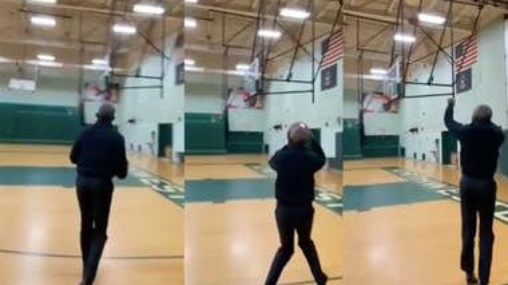 Obama demostró su técnica en le básquet