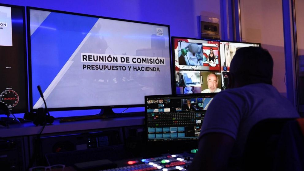 El oficialismo avanzó con la firma del dictamen del proyecto de Presupuesto 2021 durante una reunión de la Comisión de Presupuesto y Hacienda del Senado.