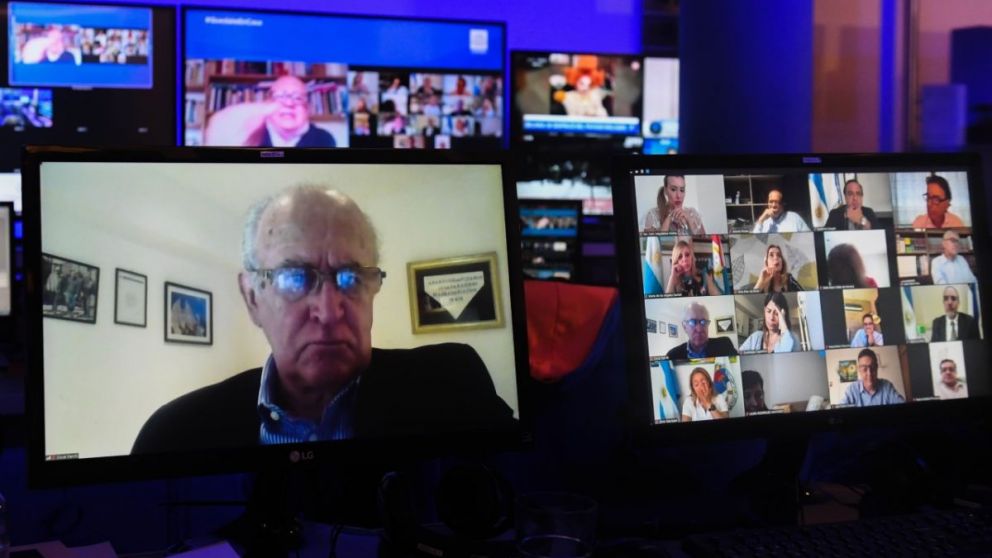 Tras el cuarto intermedio, el lunes expondrán especialistas de la oposición.