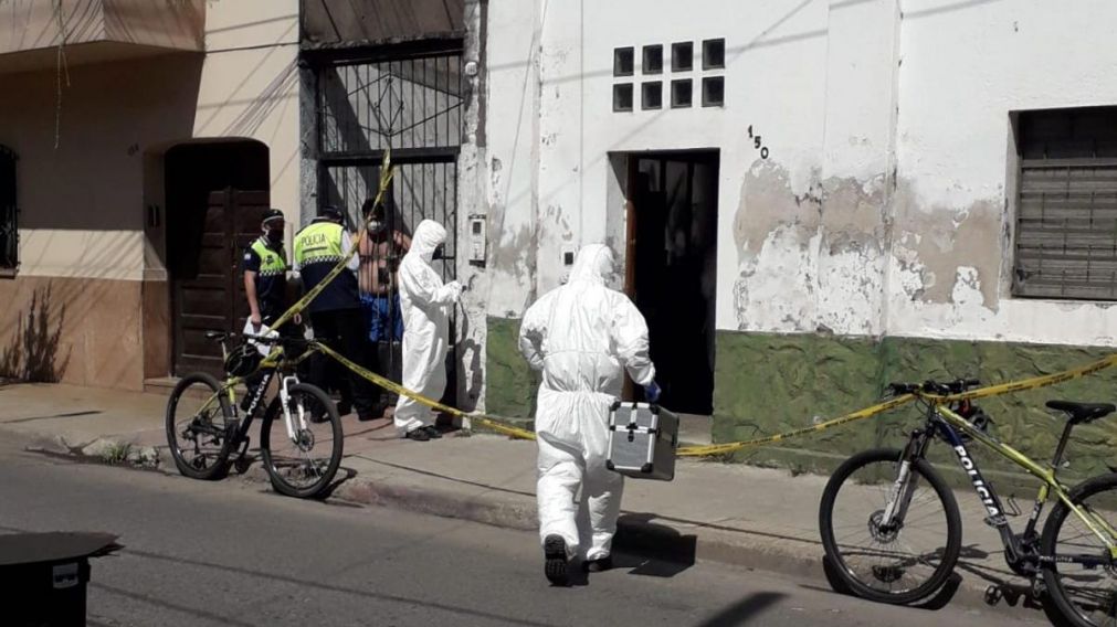 El colectivero fue hallado en una de las habitaciones de su vivienda.