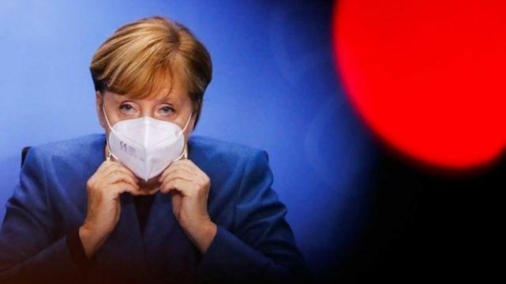 La canciller alemana, Angela Merkel, anunció restricciones para contener este nueva ola de coronavirus.