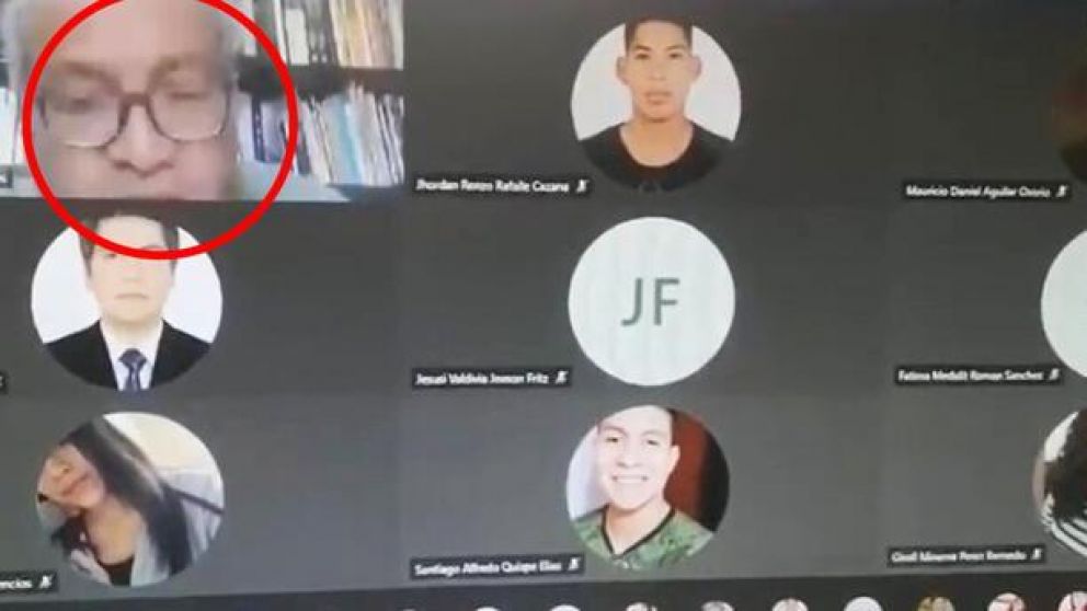 El profesor retó a sus alumnos por no estudiar ni leer para las clases virtuales