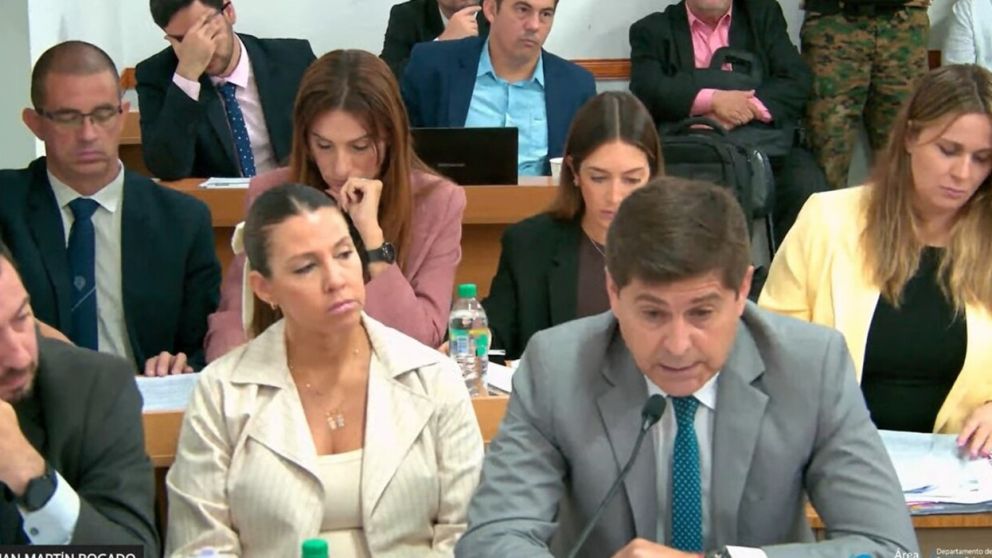 La fiscal�a pidi� prisi�n perpetua para C�sar Sena, Emerenciano Sena y Marcela Acu�a (X).