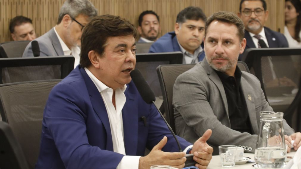 Fernando Espinoza: "Est� empezando a sentirse fuerte el hambre en el pa�s".