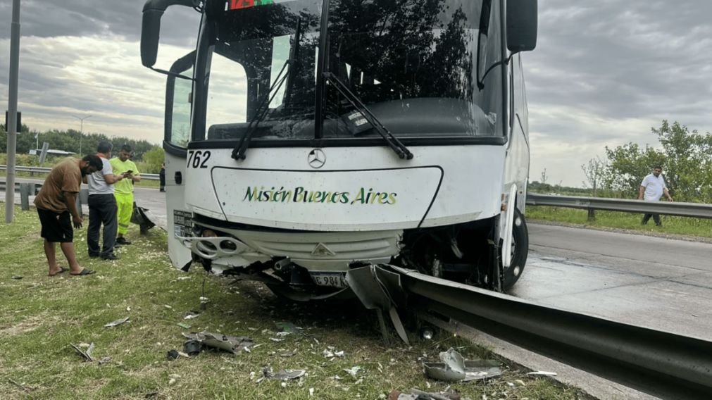 El micro perdió el control en medio de su recorrido con pasajeros.