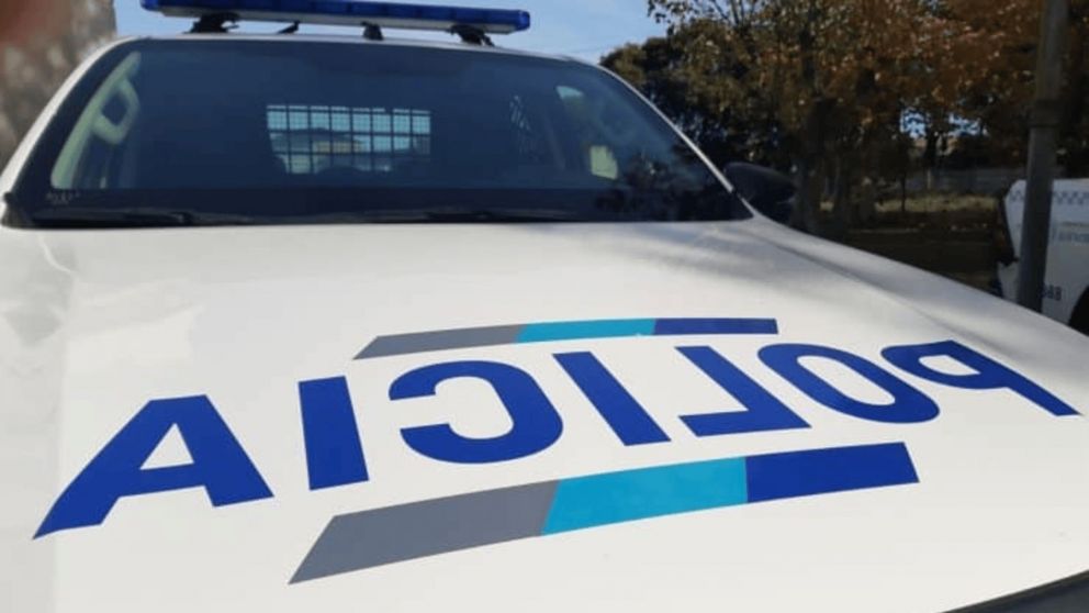 La policía busca a dos delincuentes que escaparon con el millonario botín.