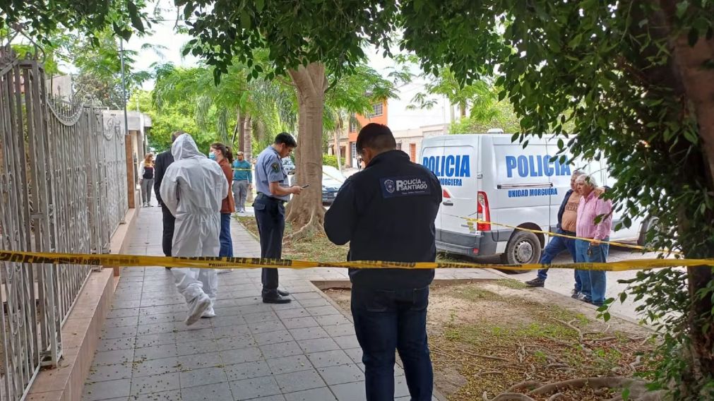 Los peritos trabajando el d�a del crimen de la nena de 9 a�os.