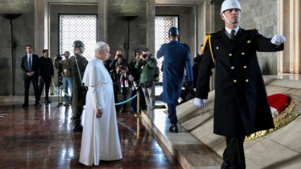 La primera escala de Le�n XIV fue en un mausoleo de Turqu�a (Vatican News).