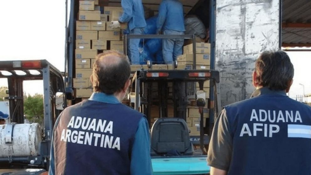 El Gobierno eliminó garantías en efectivo y amplió el uso del documento firmado para importaciones y exportaciones (Imagen ilustrativa).