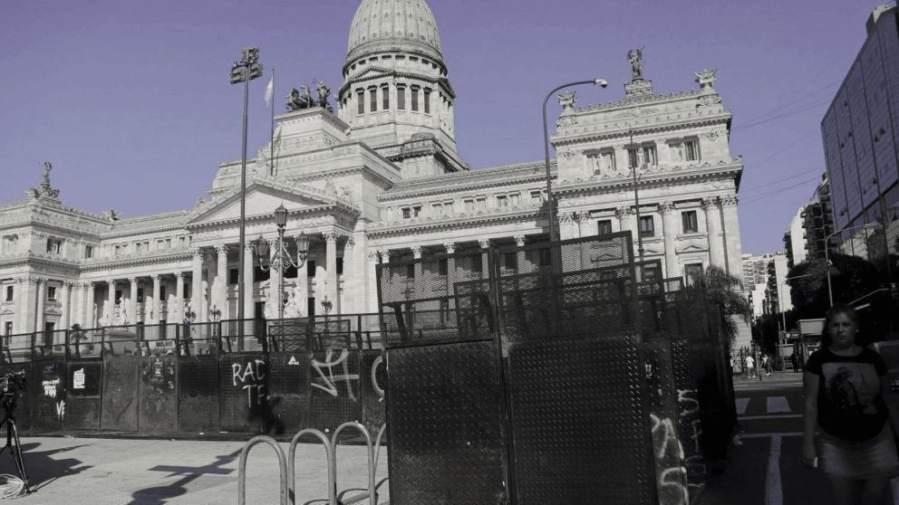 Marcha de jubilados: Congreso vallado y tránsito cerrado