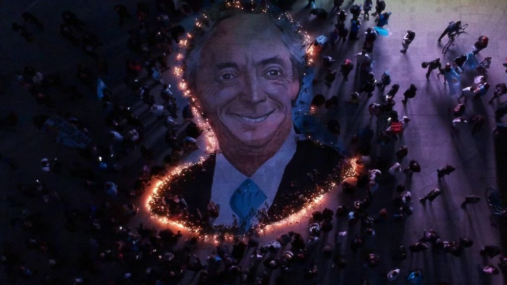 Así fue el homenaje en Plaza de Mayo a diez años de la muerte de Néstor Kirchner.