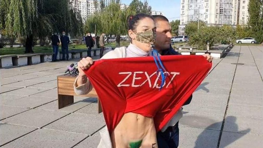 El grupo comenzó a llamar "Zexist" al mandatario por sus dichos machistas.