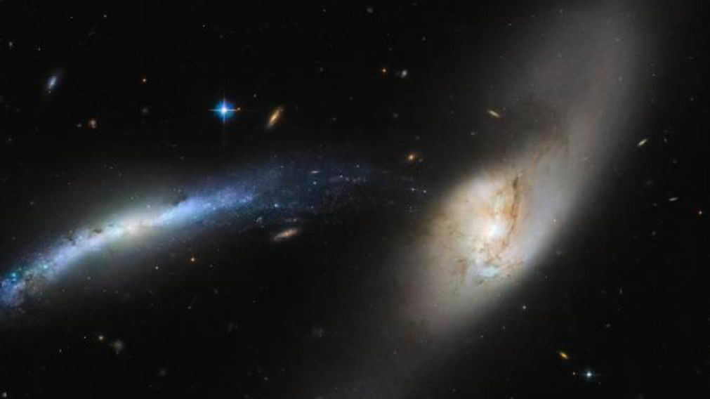El�Telescopio Espacial�Hubble capt� la cascada de estrellas, fen�meno que se da cada m�s de 100 millones de a�os.